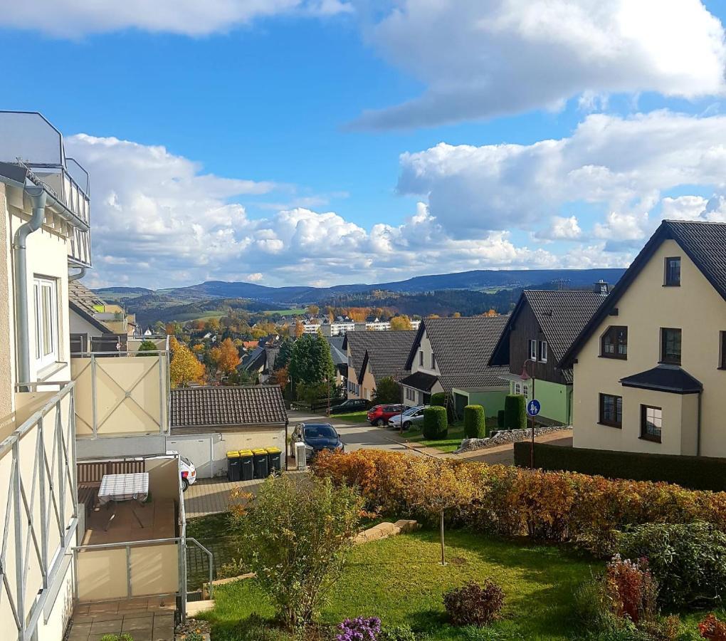 Modernes Apartment im Grünen,WLAN, TV, Kaffee, Parken Schwarzenberg  Exterior foto